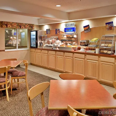Holiday Inn Express Warrenton By Ihg 